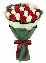 Букет Микс из красных и белых роз в Шипуново