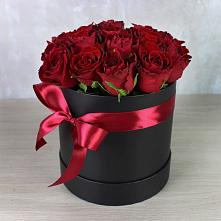 Цветочная композиция из Розы в шляпной коробке в Шипуново