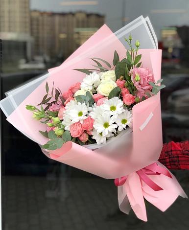 Букет цветов из: Розы, Лизиантусы и Хризантемы в Шипуново