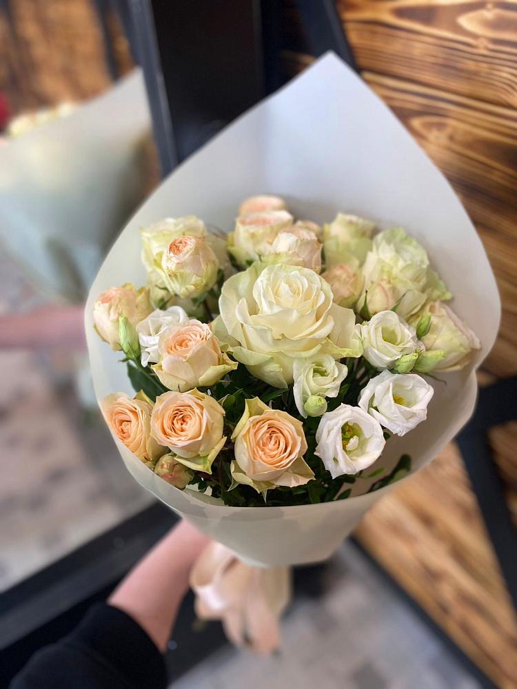 Букет цветов из: Розы и Лизиантусы в Шипуново